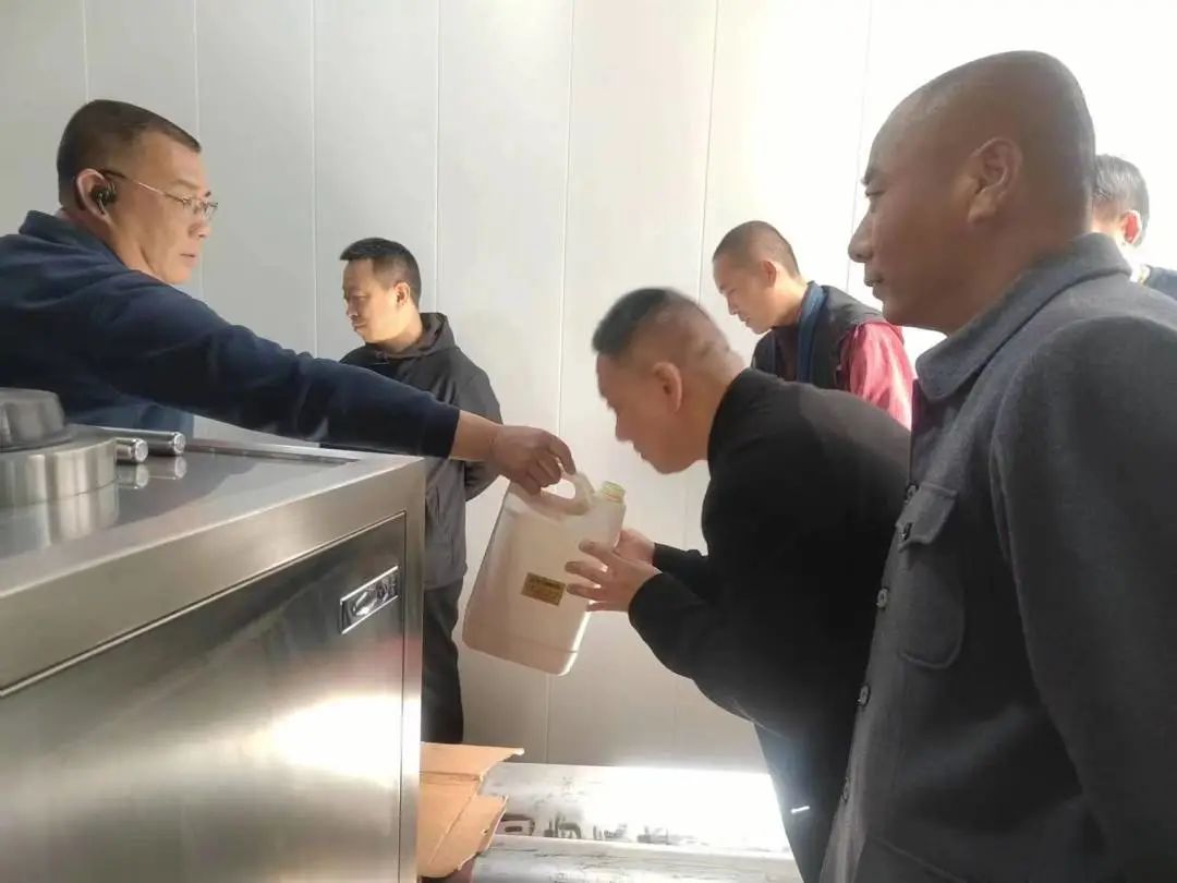 湘乡河北收藏家根雕专委会理事单位授牌仪式