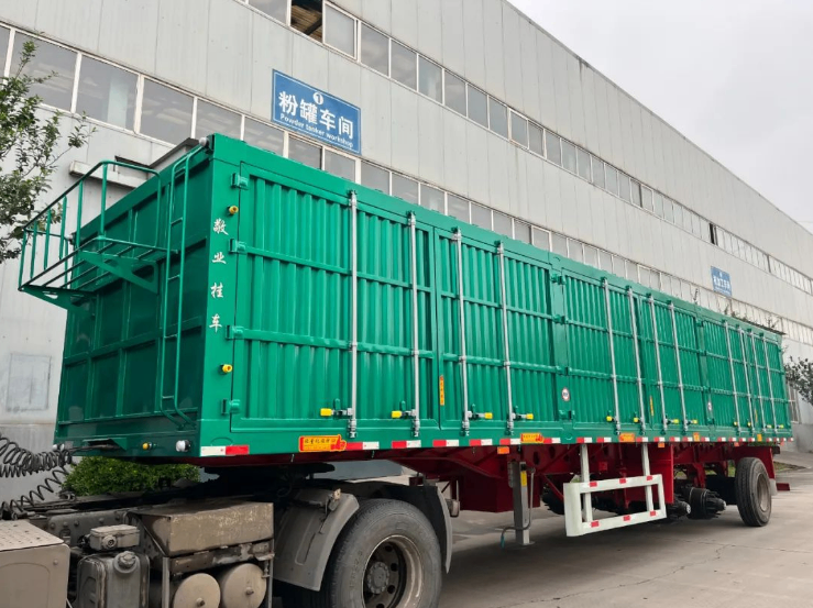 辽宁某客户再次回购10台敬业13米侧翻半挂车，已全部如期完成制作，提车中