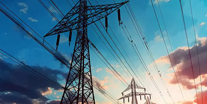 架空绝缘线在恶劣天气下是否安全？