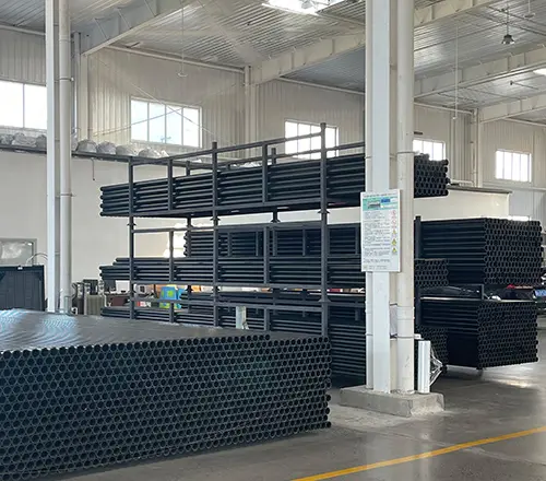 东阳孔网钢带聚乙烯复合管在输送高温介质时，如何防止聚乙烯层的老化？